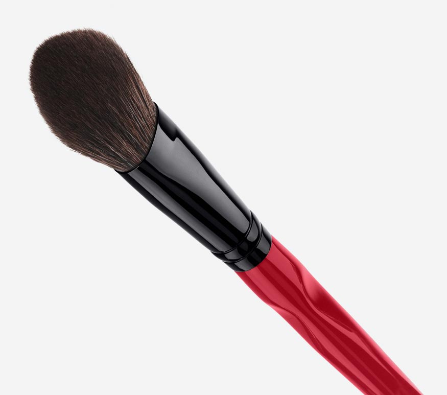 КИСТЬ ДЛЯ РУМЯН PRECISE CHEEK BRUSH